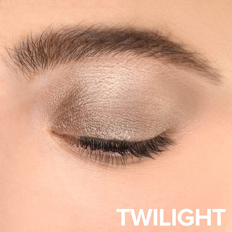 Twilight, Person wearing Magnetic Luminous Eye Color in Twilight (9044474439) (6608164225117)